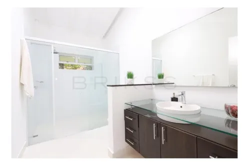 Casa En Venta En El Poblado. Cod V50795
