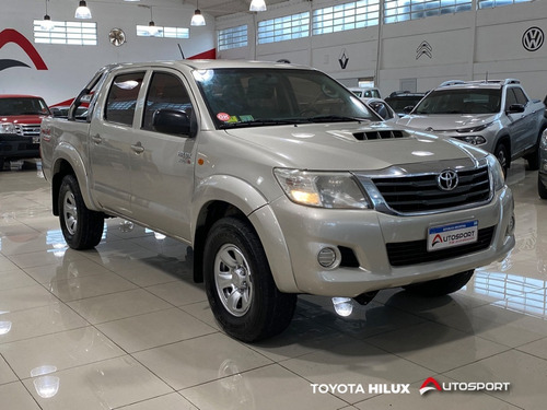 Imagen 2 de 14 de Toyota Hilux Sr 4x4 Mt