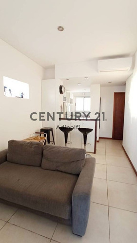 Imagen 3 de 18 de Calle 6 E/ 35 Y 36 Monoambiente De Categoría En Venta Con Pileta, Gimnasio Y Sum