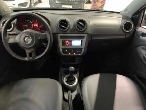 Imagem 8 de 10 de Volkswagen Voyage 2014 1.6 Vht Total Flex 4p
