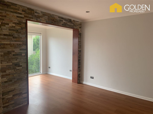 Casa En Venta De 7 Dorm. En Concón