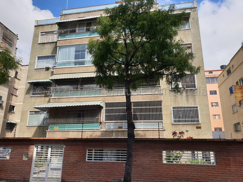 Apartamento En Venta Urb. Bello Campo Caracas. 24-21563 Yf