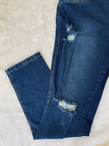 Imagem 2 de 2 de Calça Jeans Rasgada Feminina Plus Size