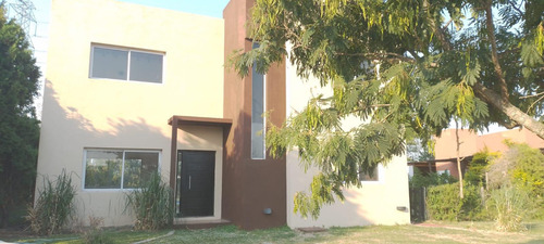 Casa En Venta - 3 Dormitorios 2 Baños - 900mts2 - Nordelta