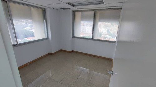 Oficina En Alquiler Con 4 Espacios Cómodos
