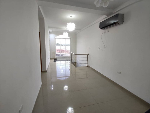 Imagen 8 de 12 de En Venta Moderna Casa De 2 Niveles