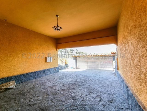 Imagen 3 de 18 de En Vente Hermosa Casa Ubicada En Lomas De La Trinidad, Mls #22-19304 Karina Sanchez 04143355086