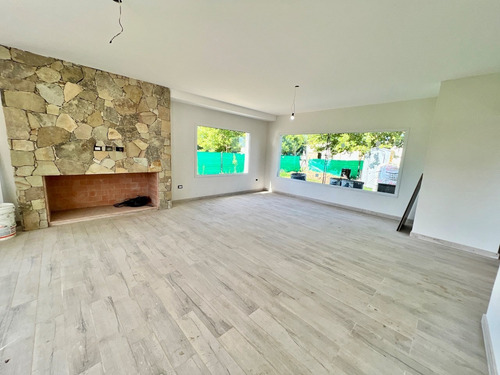 Imagen 2 de 30 de Vendo Increible Casa En Haras, 5 Habitaciones Enormes Y Terminaciones Unicas!!