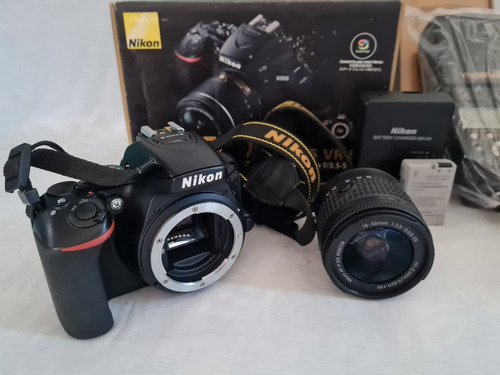 Cámara Reflex Nikon D5600 + Flash Yongnuo Yn565ex Iii