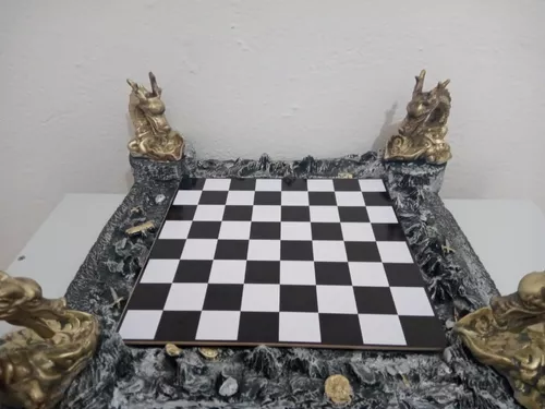 Xadrez Zyyini, xadrez medieval de cor preta e branca, adequado