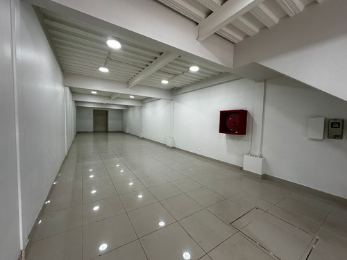 Local 2 Niveles, Manuel Montt 1095, 250m2 4 Baños, Nuevo