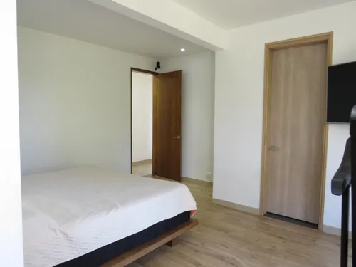 Casalote En Venta En Alto Del Escobero. Cod V14836