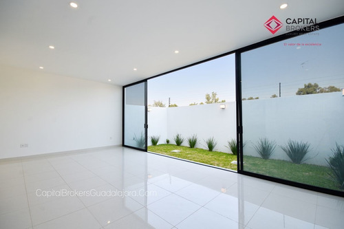 Casa En Venta En Coto Frente Al Parque Metropolitano