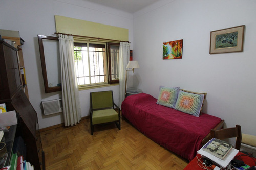 Excelente Chalet 4 Ambientes Con Cocheras Cubiertas
