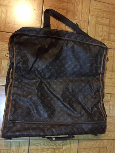 Porta trajes Louis Vuitton