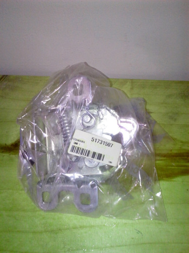 Imagen 2 de 5 de Cerradura De Capot Fiat Idea Hlx, Adventure