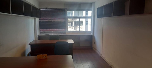 Venta. Oficina 26 M². Av. Belgrano Y Perú.