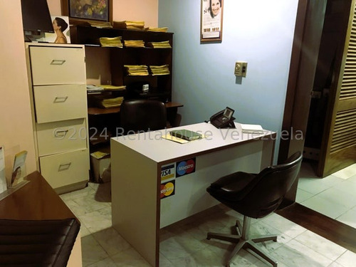Casa Comercial Para Uso Médico Con Quirófano En Venta En Los Palos Grandes 25-20903 Cs