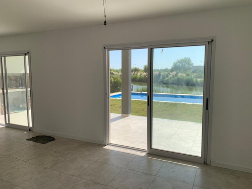 Excelente Casa A La Laguna Con Pileta En El Canton, Puerto