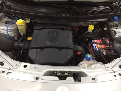 Imagen 10 de 11 de Dm Fiat Palio Sporting 1.6l 2016 Color Plata.