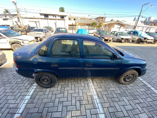 Imagem 4 de 5 de (18) Sucata Chevrolet Corsa Classic 2003 (retirada Peças)