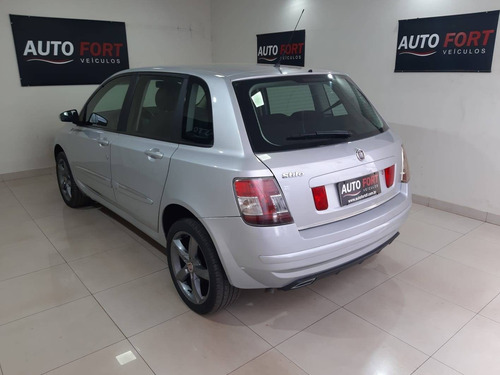 Imagem 4 de 10 de Fiat Stilo 1.8 Mpi 8v Flex 4p Manual