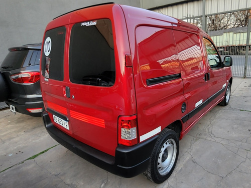 Imagen 11 de 13 de Citroën Berlingo 2017 1.6 Hdi 92 Bussines