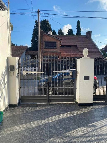 Imagen 2 de 12 de Permuta - Triplex De Categoria De 4 Ambientes En Venta - Villa Sarmiento