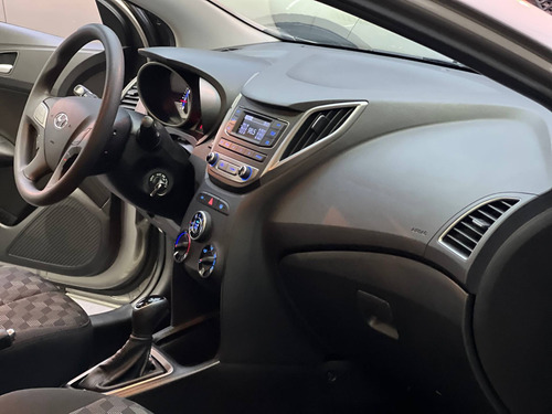 Imagem 13 de 15 de Hyundai Hb20 1.6 Comfort Plus 16v Flex 4p Automático