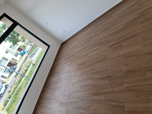 Se Vende Casa En Cañadas Del Arroyo, 4ta Recamara En Pb, Jardín, Doble Altura !