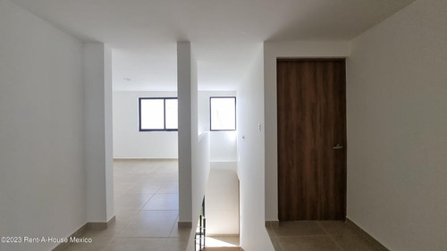 Casa En Venta En El Refugio Querétaro. Sr