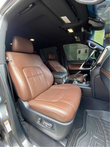 Imagen 5 de 13 de Toyota Land Cruiser 200
