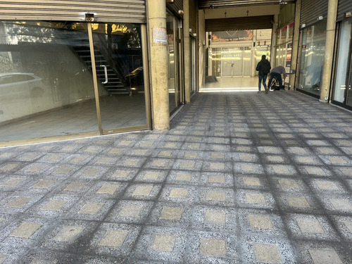 Arriendo Local Comercial  Metro Patronato