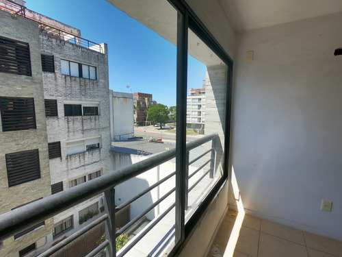 Oportunidad En Pocitos Nuevo!! Muy Soleado Apartamento De 2 Dormitorios Con Amenities, A Una Cuadra De Montevideo Shopping 