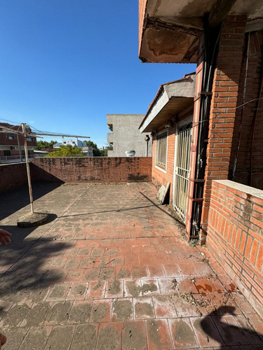 En Venta Piso Unico 6 Amb C/ Cochera, Balcones, Patio, Terraza Y Quincho En Lanus O (441)