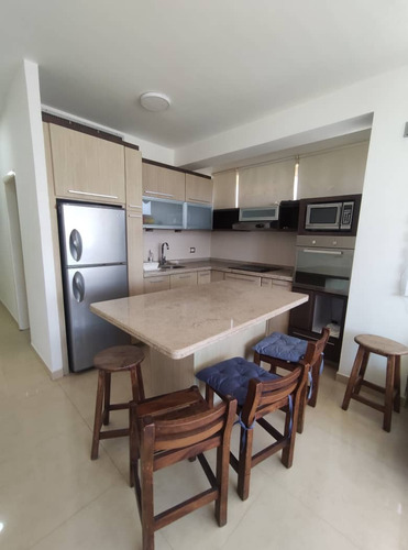 Apartamento En Tucacas, Conjunto Residencial Atlantis Palace. S.p