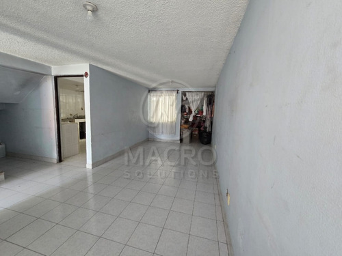 Casa En Venta En Fovissste De Dos Niveles Con Amplias Recamaras.