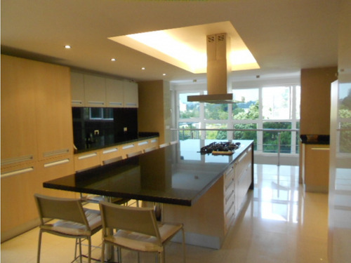 Vendo Casa 1100m2, 5h/7b/8p Cerro Verde 5433