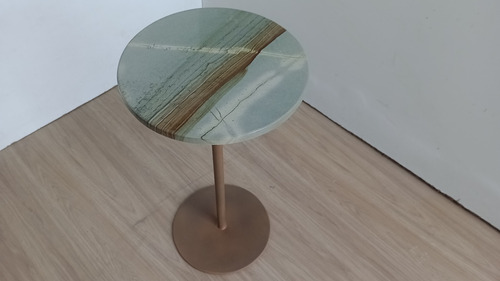 Mesa De Canto Monope, Tampo Em Mármore Redondo E Orgânico.
