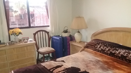 Atención Inversionistas!!! 2 Apartamentos En Un Mismo Padron, 1, De 2 Dormitorios, Li./com, Coc. C/oficce Y Baño. Otro; Liv/com, 1 Dorm, Kitchenette, Baño Y Lindo Patio!!! Documentacion En Regla