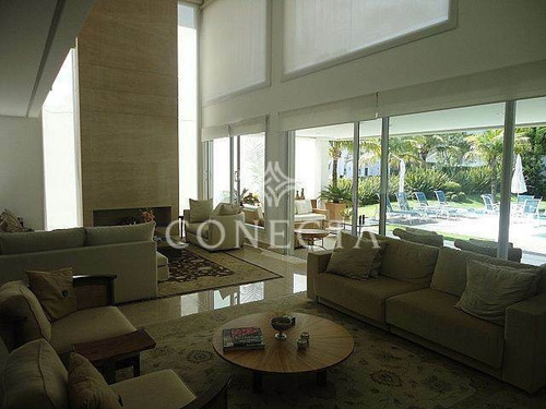 Imagem 10 de 27 de Tamboré 03 | Casa Alto Padrão | Venda | Fino Acabamento | Imenso Quintal Gramado - Cnc1282