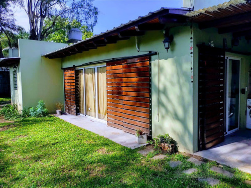 Moderna Propiedad De 3 Ambientes En Villa Udaondo Con Espacioso Parque