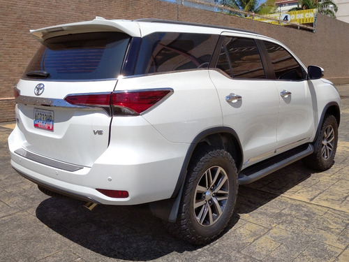 Imagen 6 de 17 de Toyota Fortuner Dubai Vx.r+