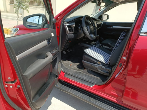 Imagen 6 de 12 de Camioneta Toyota Hilux 4x4 Turbo Diesel Intercooler Srv