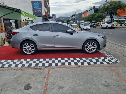Mazda 3 TOURING 2.0 MT