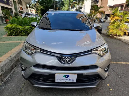 Toyota RAV4 2.0 Street