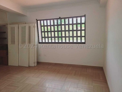 Casa Moderna Totalmente Remodelada, Con Amplios Espacios Iluminados Colinas De Guataparo 24-23018