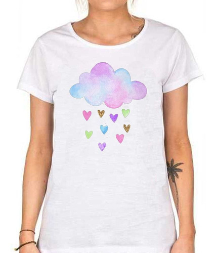 Remera De Mujer Nubes Lloviendo Corazones Colores