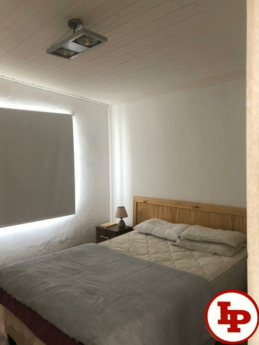 Casa 2 Dormitorios, Living-comedor Con Cocina Integrada.