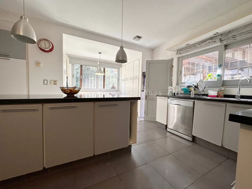 Hermosa Propiedad En Venta De 4 Dormitorios En Zona Lugano, Punta Del Este.
